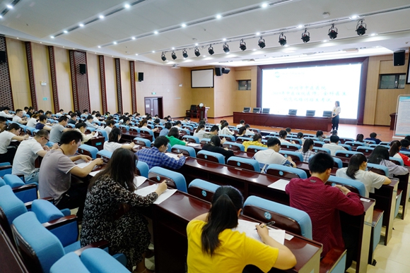 中医住院医师全科医生规培招生考试在柳州市中医医院开考